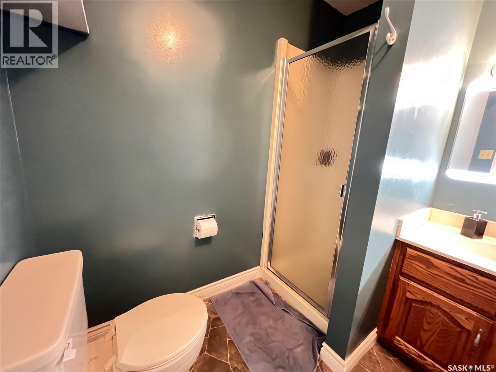 404 Parsons Avenue, Maple Creek, SK - Indoor Photo Showing Bathroom