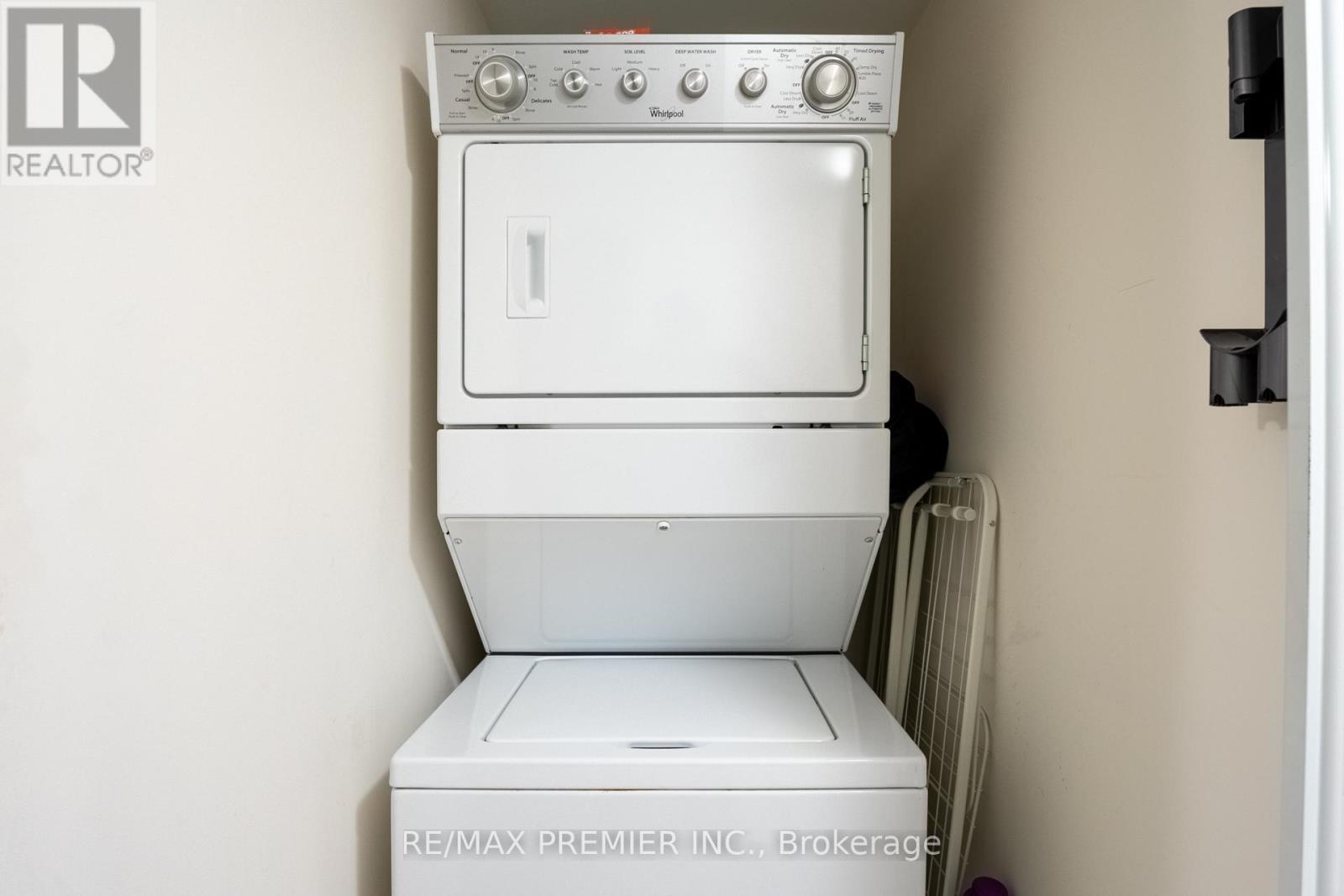 B02 - 26 Bruce Street, Vaughan, ON - Indoor Photo Showing Laundry Room