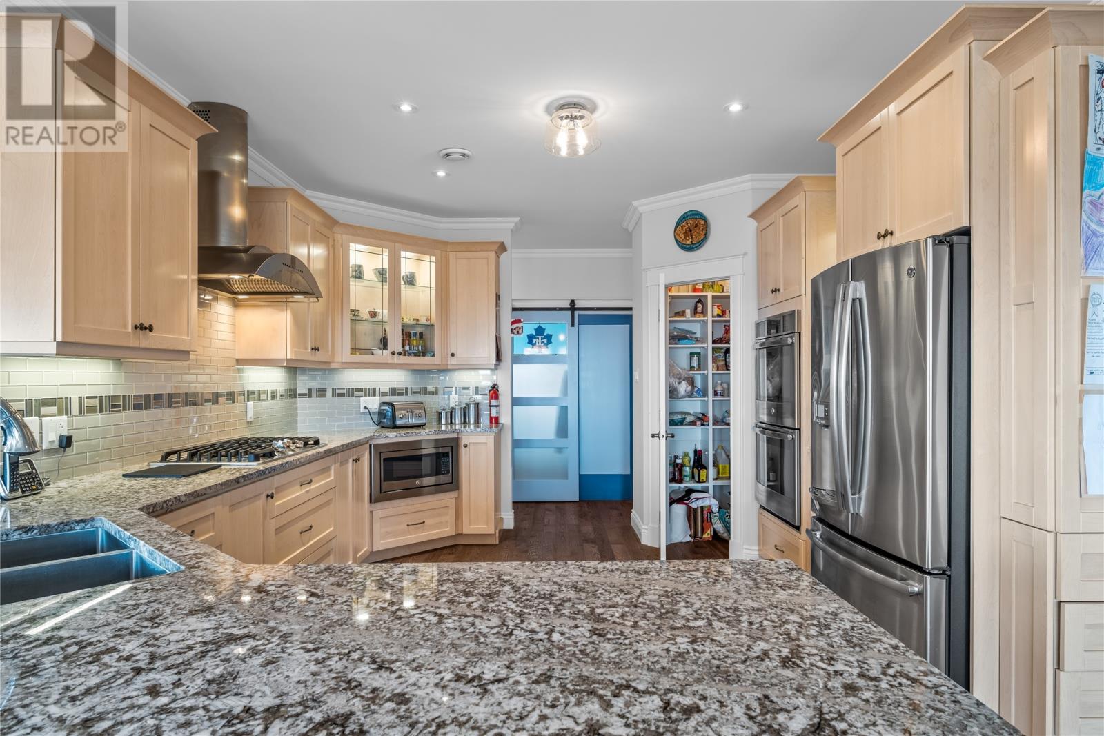 2 Scenic View Drive, Torbay, NL - Indoor Photo Showing Kitchen With Double Sink With Upgraded Kitchen