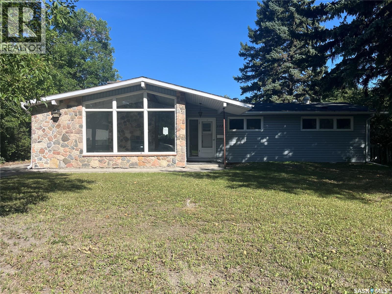 133 Halifax Street N, Regina, SK - Outdoor