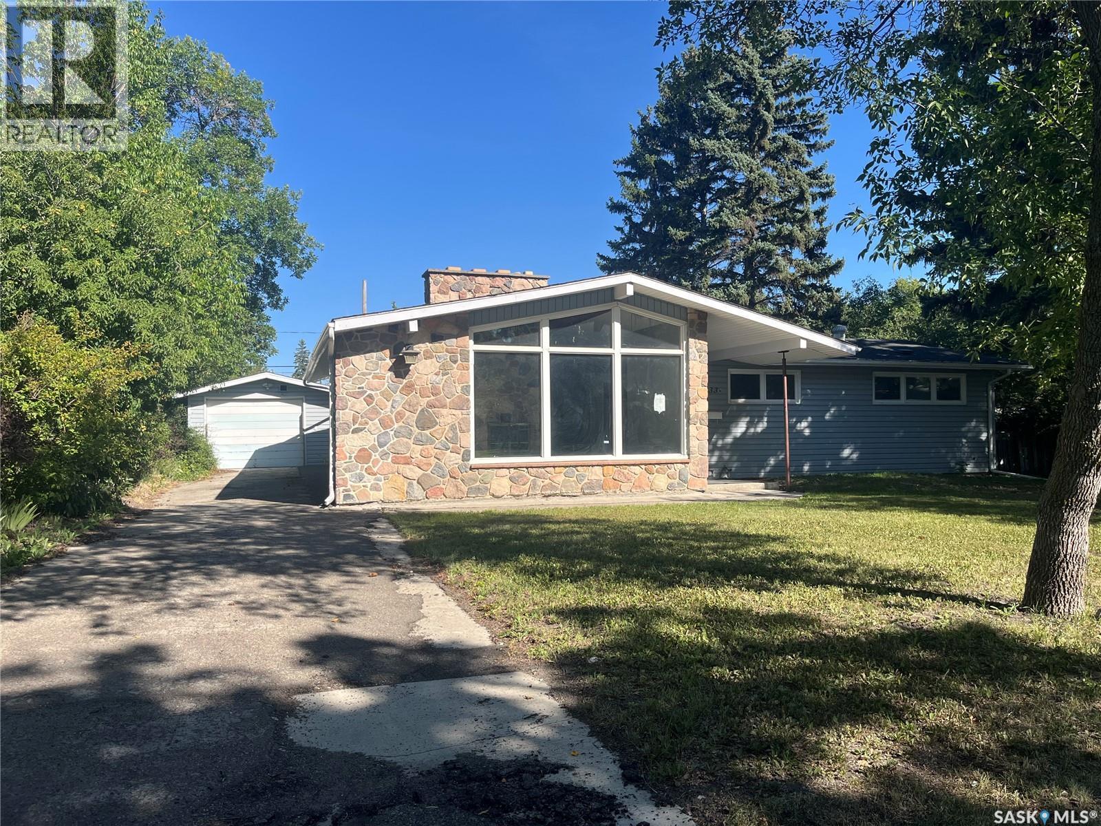 133 Halifax Street N, Regina, SK - Outdoor