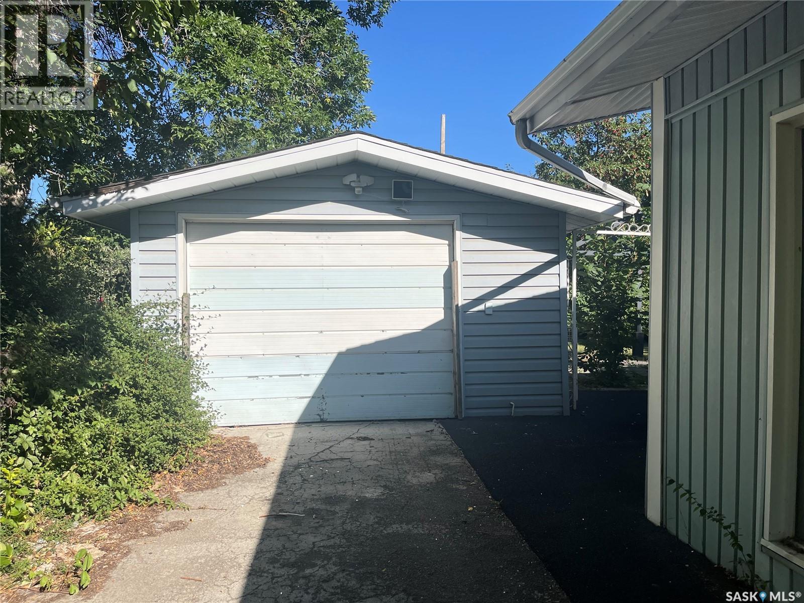 133 Halifax Street N, Regina, SK - Outdoor