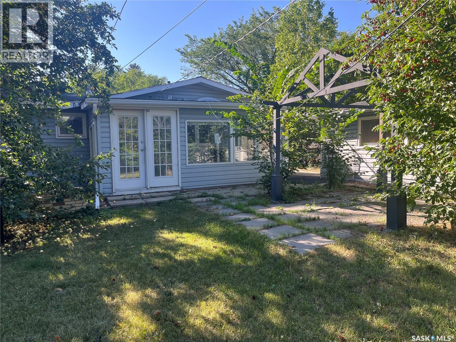 133 Halifax Street N, Regina, SK - Outdoor