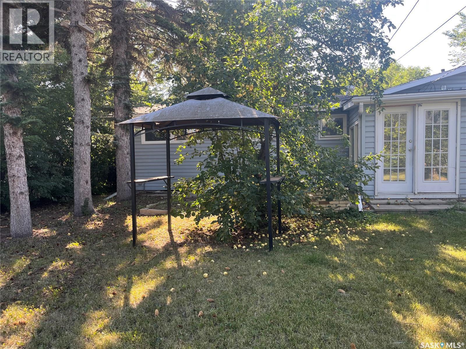 133 Halifax Street N, Regina, SK - Outdoor