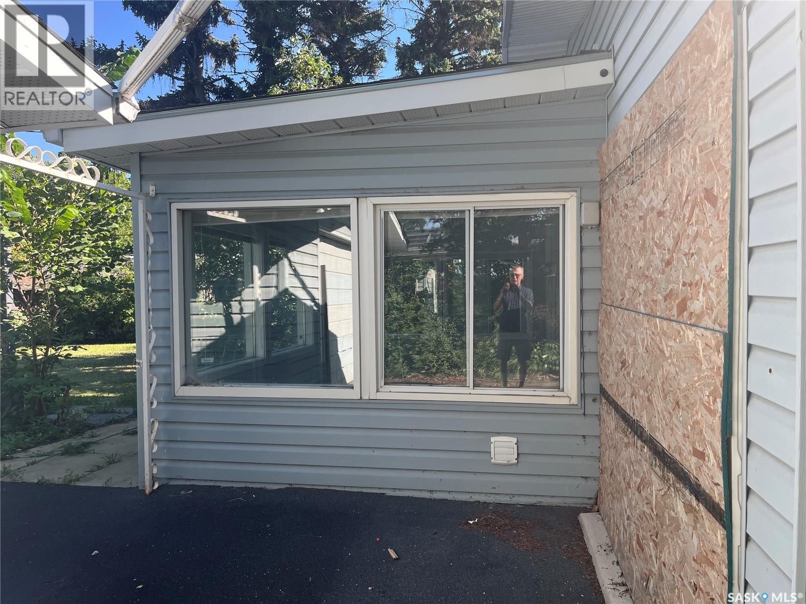 133 Halifax Street N, Regina, SK - Outdoor With Exterior