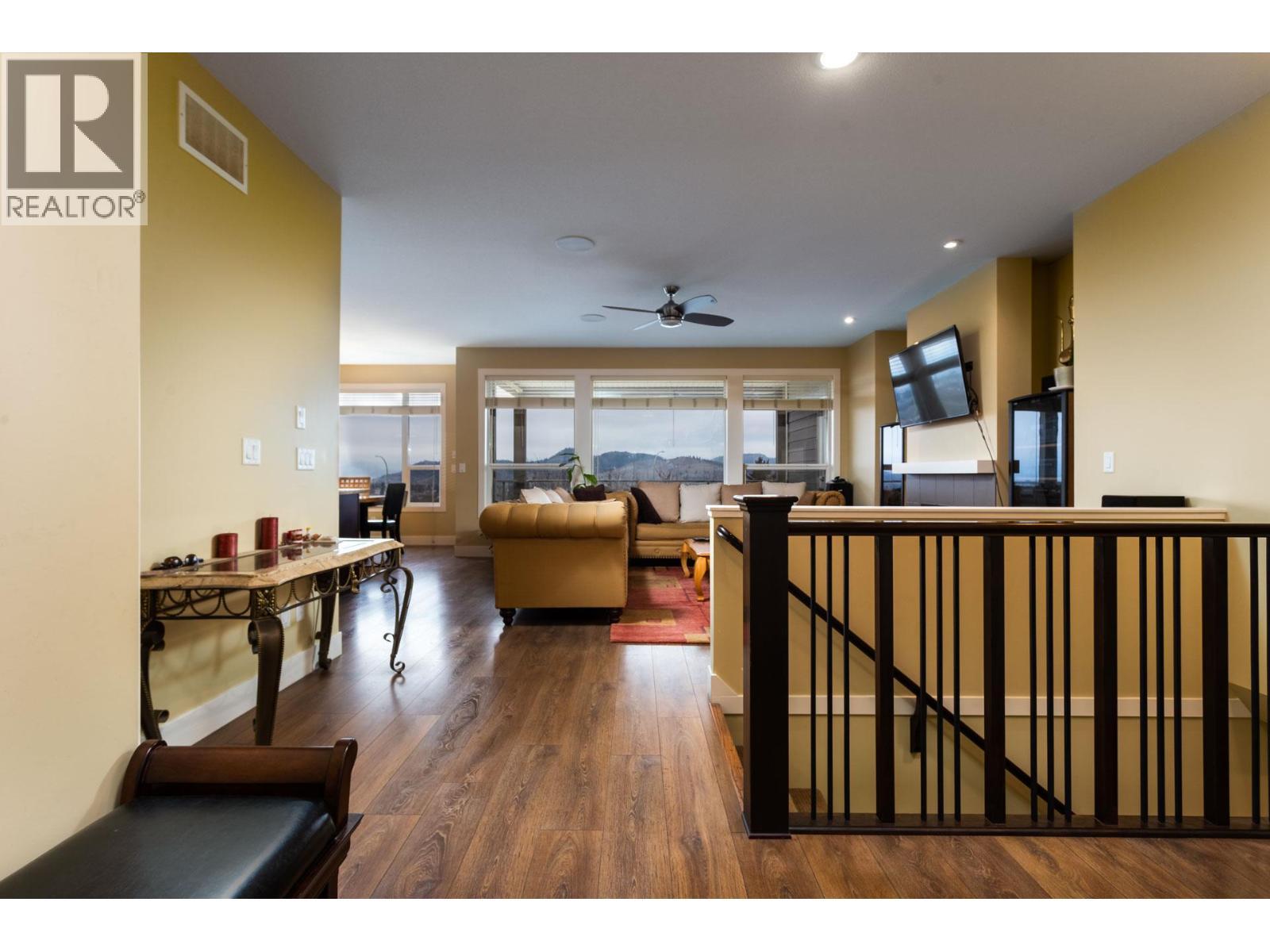 833 Mccurdy Road E, Kelowna, BC - Indoor