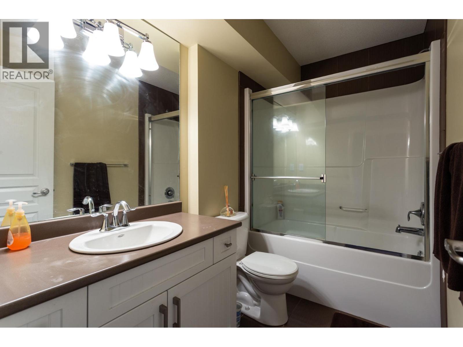 833 Mccurdy Road E, Kelowna, BC - Indoor Photo Showing Bathroom