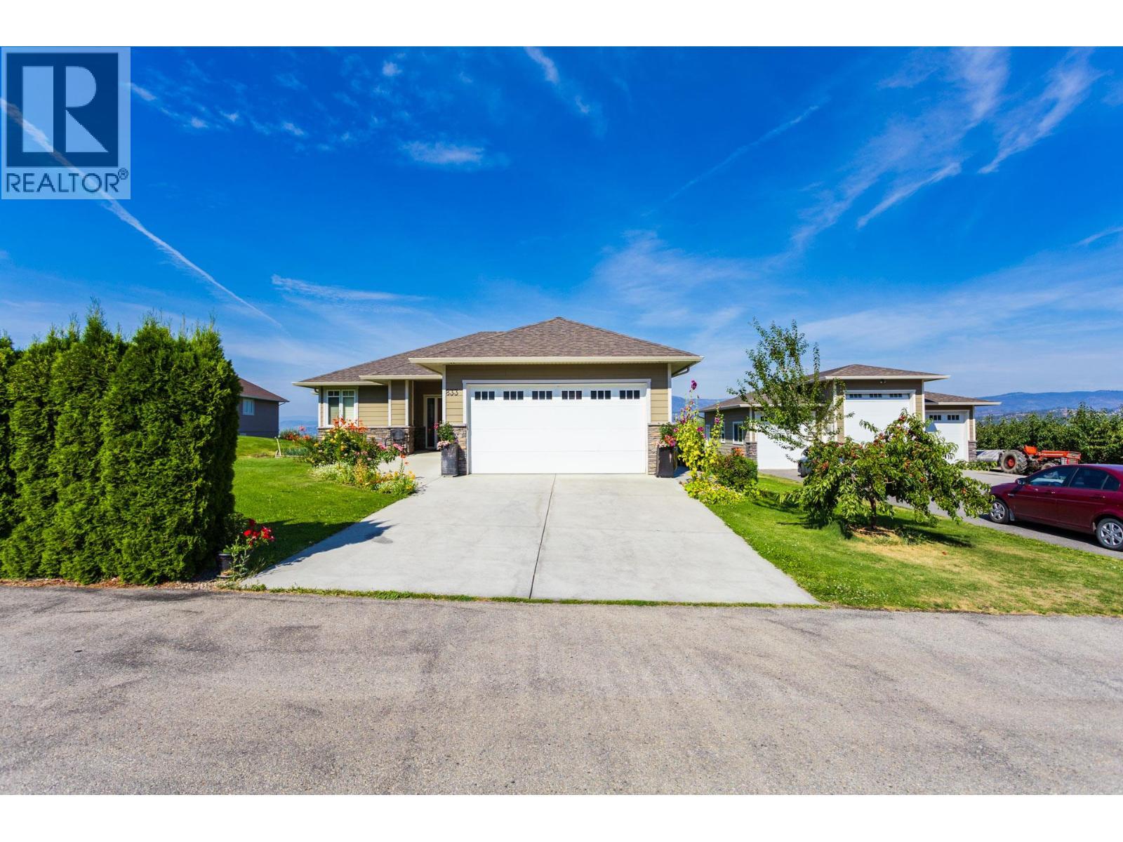 833 Mccurdy Road E, Kelowna, BC - Outdoor