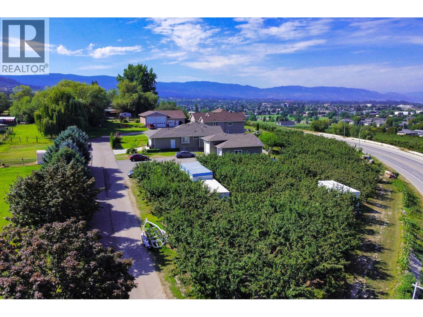 833 Mccurdy Road E, Kelowna, BC - Outdoor With View