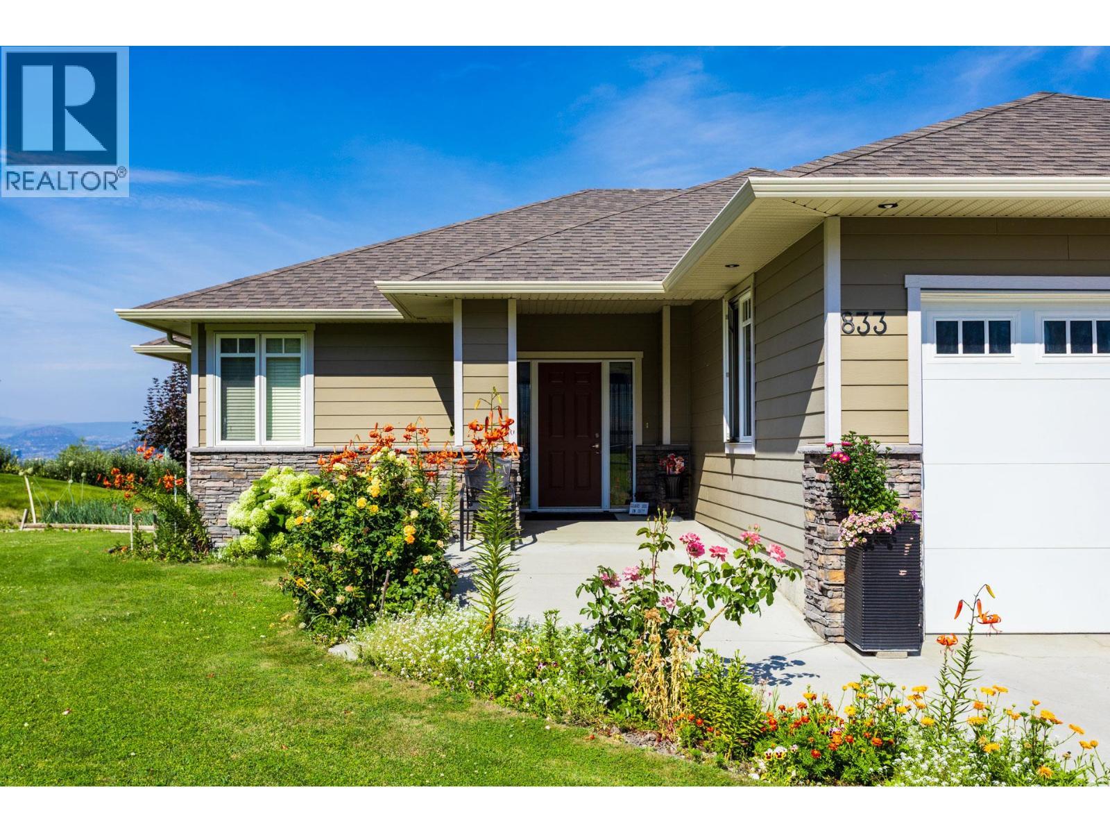 833 Mccurdy Road E, Kelowna, BC - Outdoor With Deck Patio Veranda