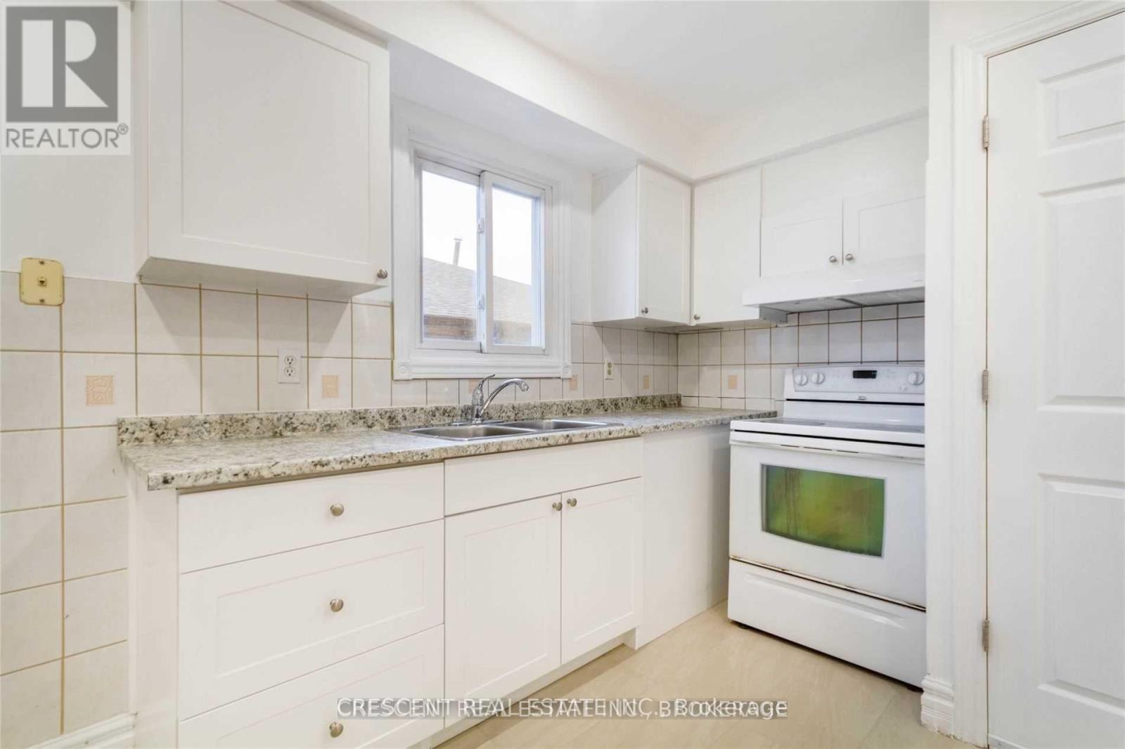 Upper - 4036 Dunmow Crescent, Mississauga, ON - Indoor Photo Showing Kitchen With Double Sink