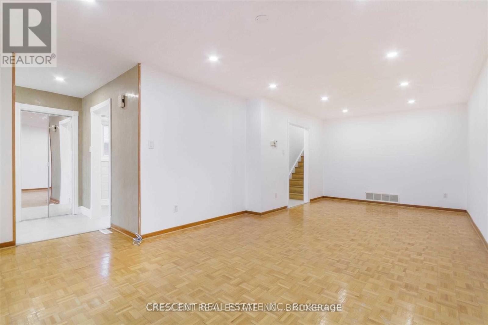 Upper - 4036 Dunmow Crescent, Mississauga, ON - Indoor Photo Showing Other Room