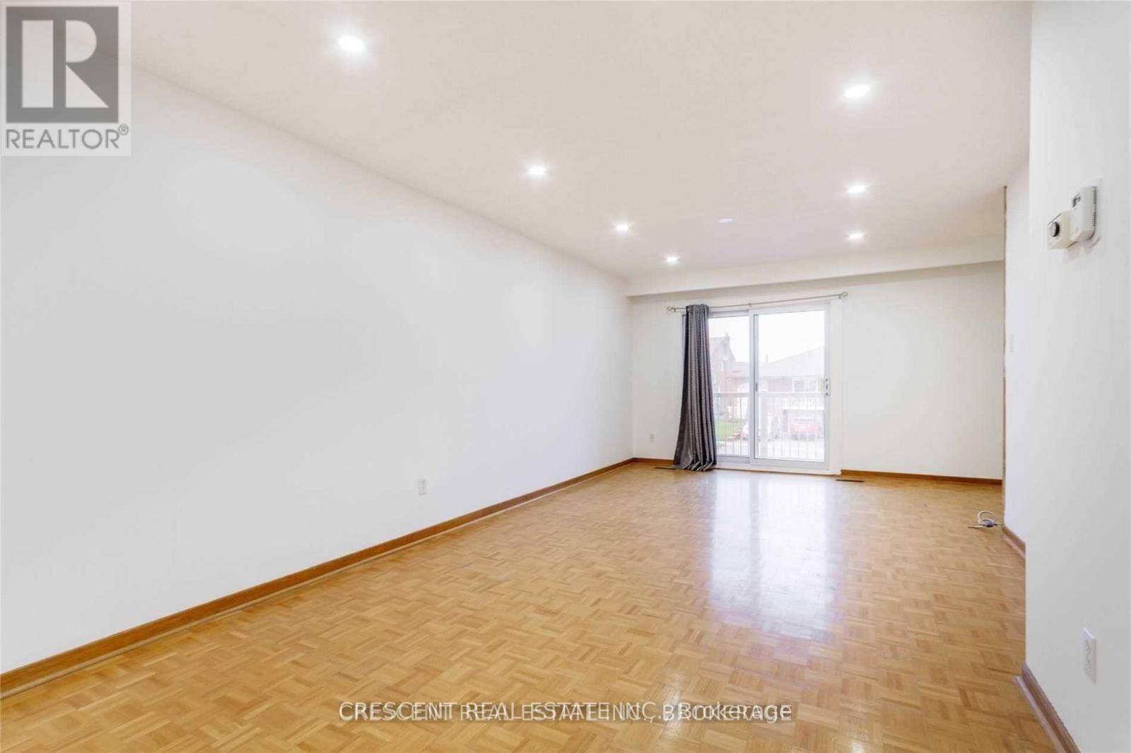 Upper - 4036 Dunmow Crescent, Mississauga, ON - Indoor Photo Showing Other Room