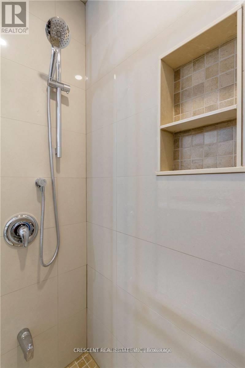 Upper - 4036 Dunmow Crescent, Mississauga, ON - Indoor Photo Showing Bathroom