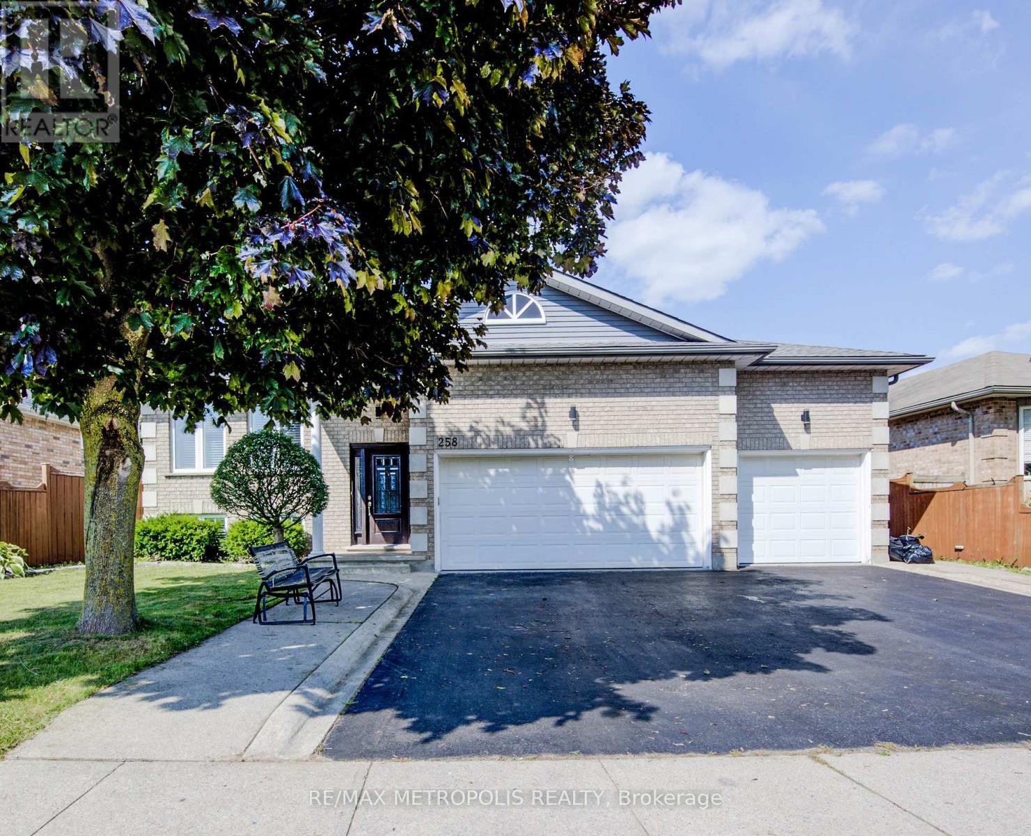 258 Saginaw Parkway, Cambridge, ON - Outdoor