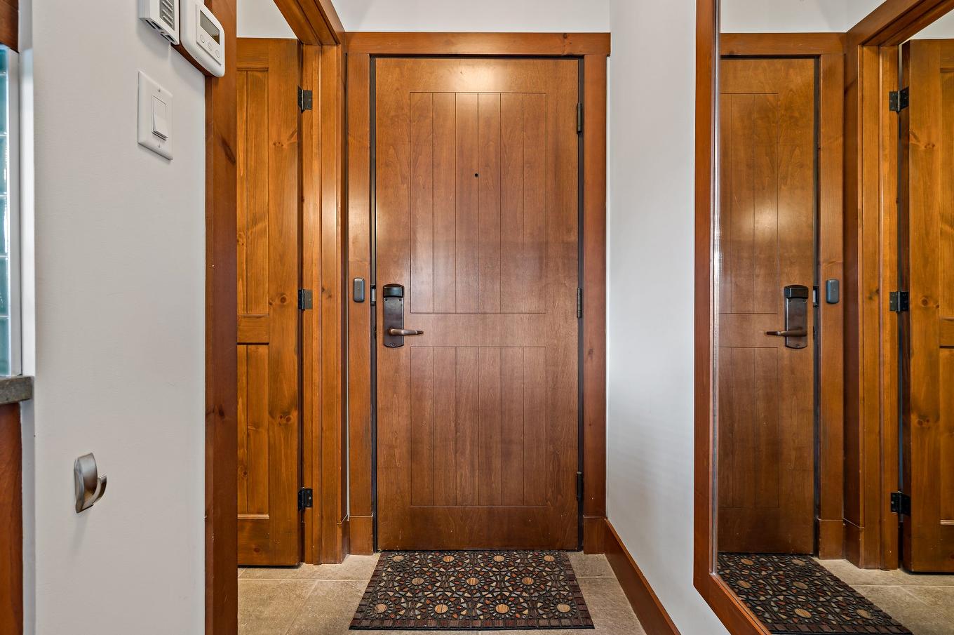 Exterior entrance - 6-1520 Ch. Du Versant-Soleil, Mont-Tremblant, QC - Indoor Photo Showing Other Room