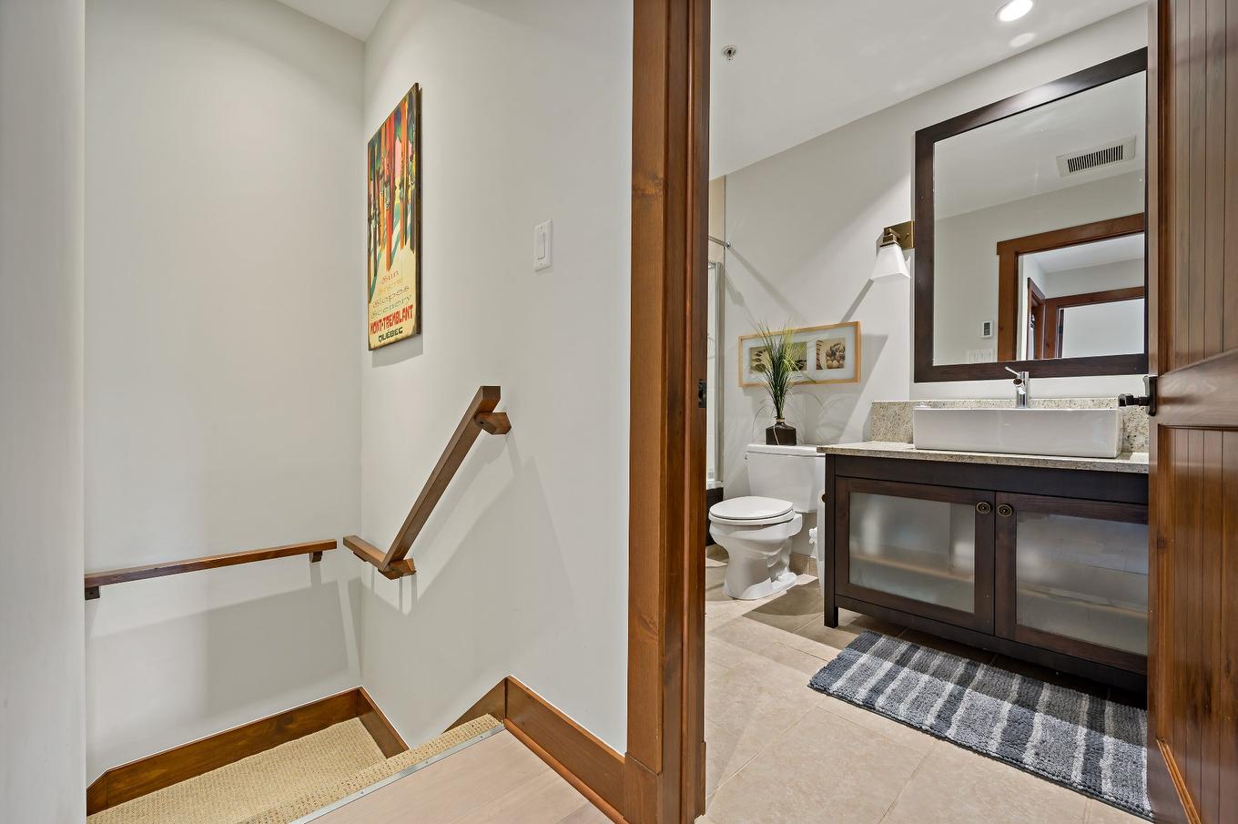 Staircase - 6-1520 Ch. Du Versant-Soleil, Mont-Tremblant, QC - Indoor Photo Showing Other Room