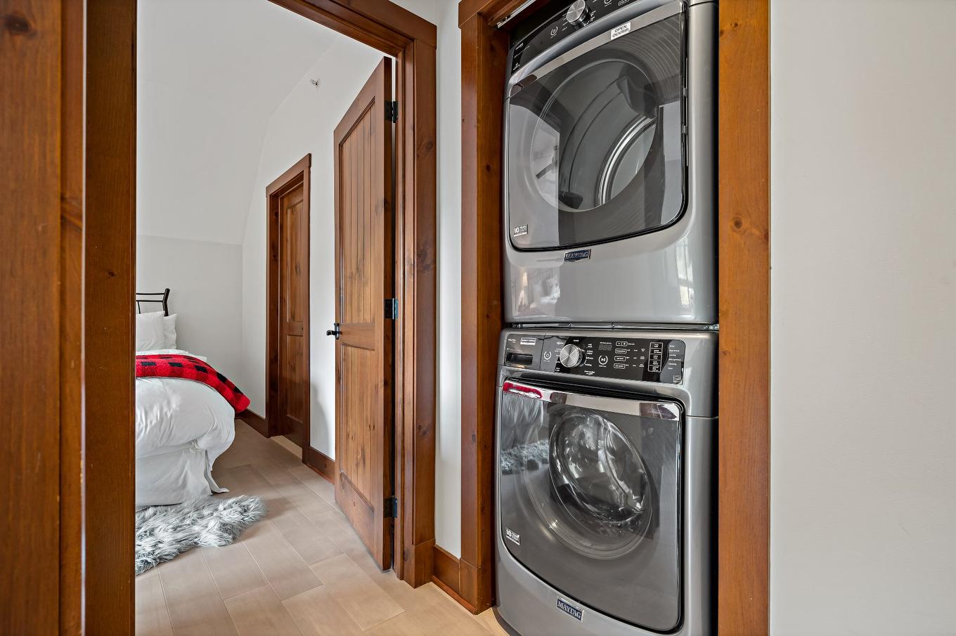 Passageway - 6-1520 Ch. Du Versant-Soleil, Mont-Tremblant, QC - Indoor Photo Showing Laundry Room