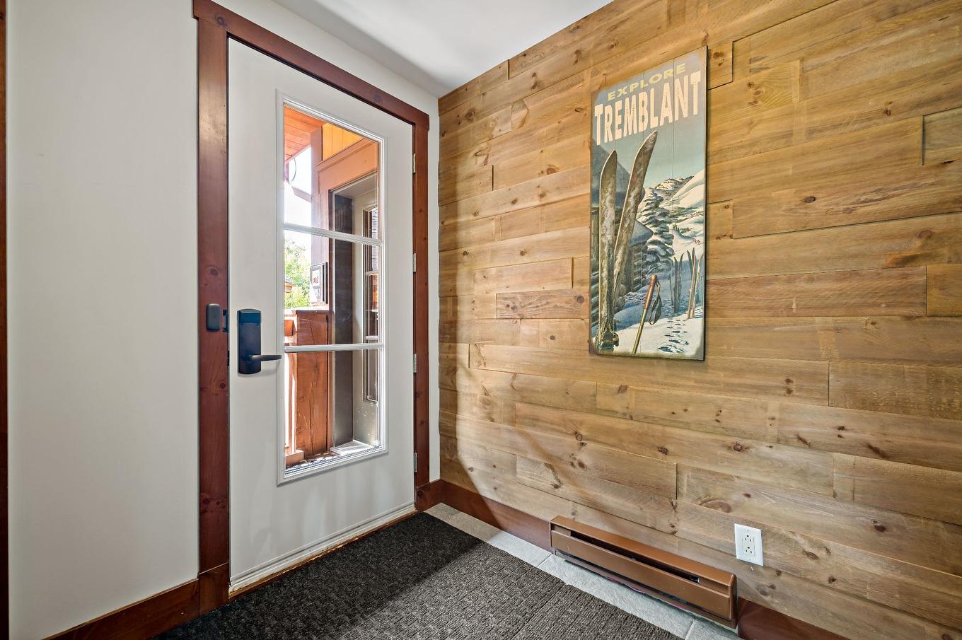 Hall - 6-1520 Ch. Du Versant-Soleil, Mont-Tremblant, QC - Indoor Photo Showing Other Room