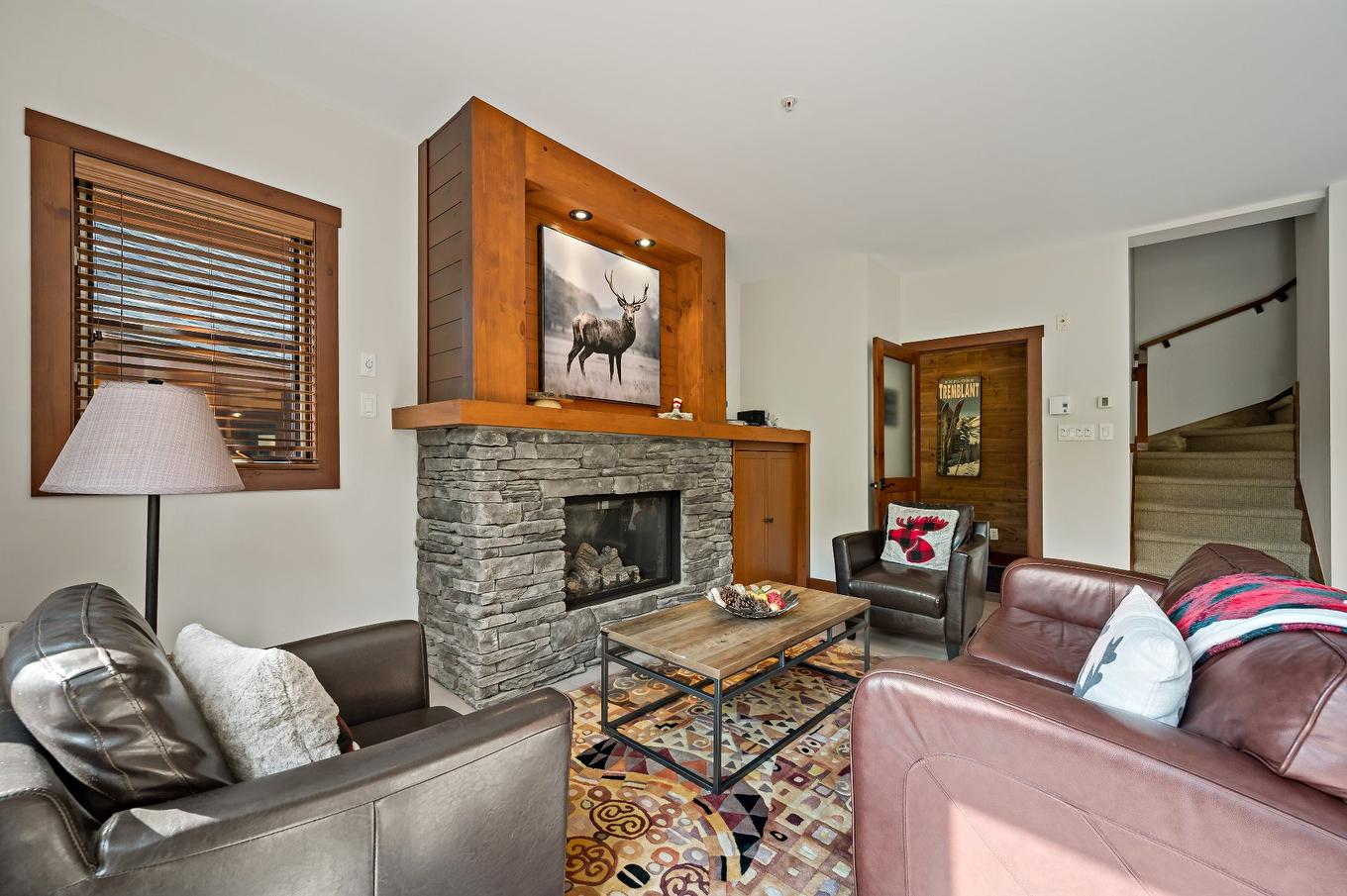 Living room - 6-1520 Ch. Du Versant-Soleil, Mont-Tremblant, QC - Indoor Photo Showing Living Room With Fireplace
