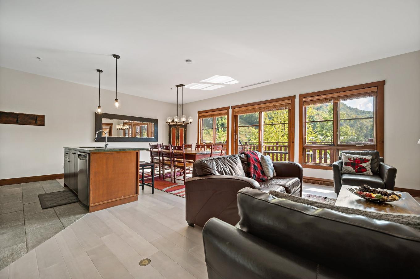 Overall view - 6-1520 Ch. Du Versant-Soleil, Mont-Tremblant, QC - Indoor Photo Showing Living Room