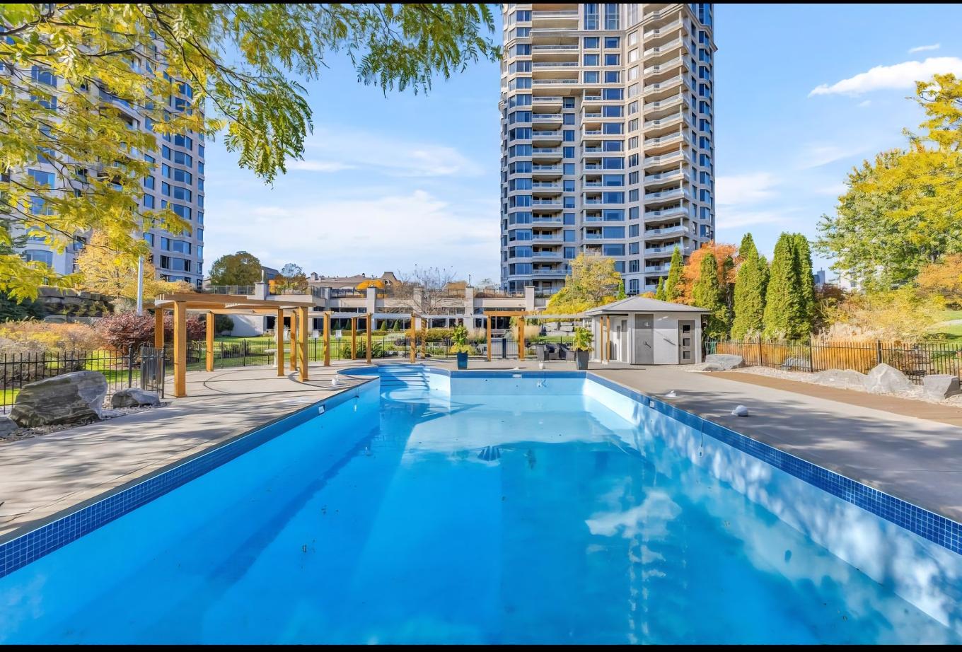 Piscine - 205-200 Av. Des Sommets, Montréal (Verdun/Île-Des-Soeurs), QC - Outdoor With In Ground Pool