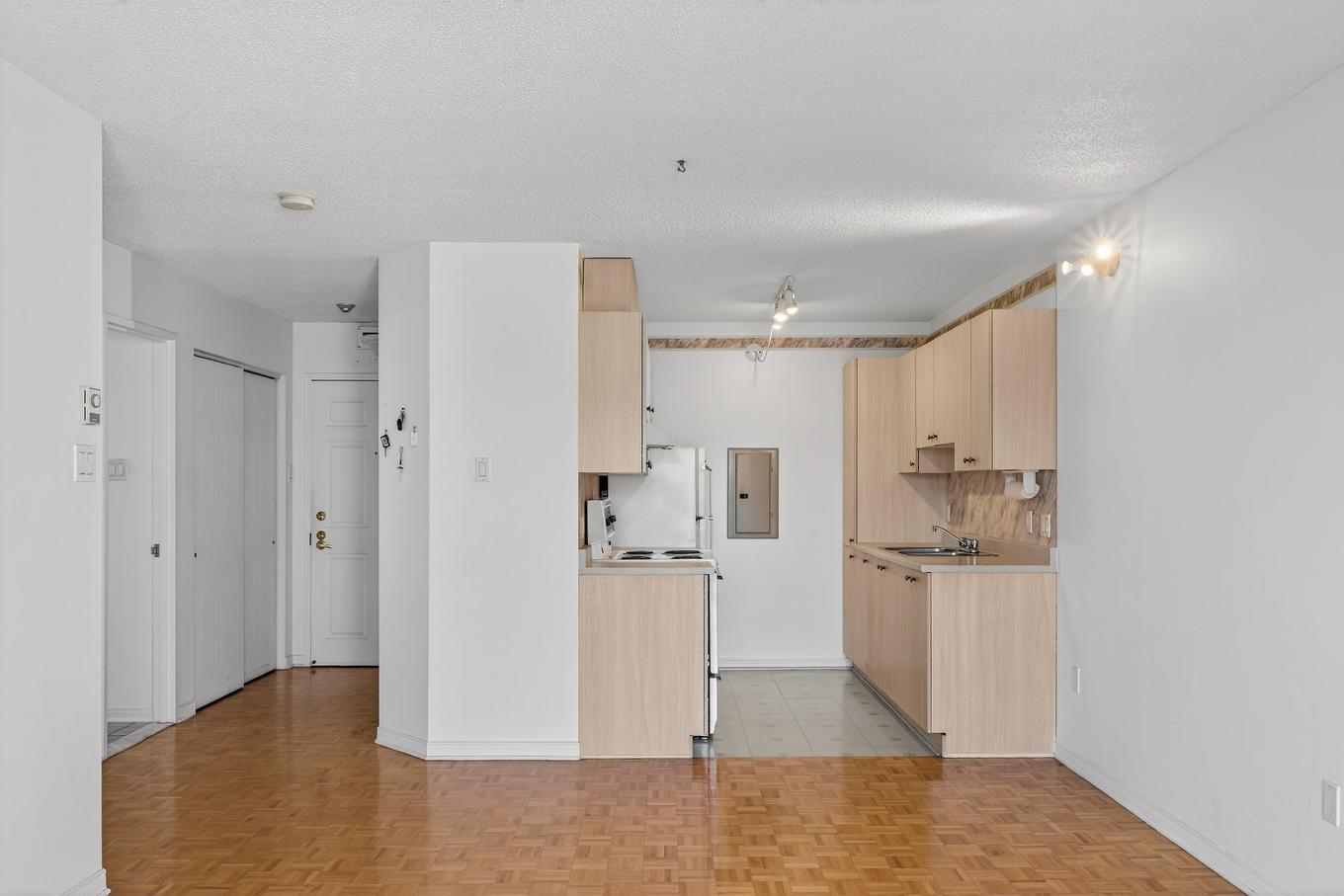 Cuisine - 503-2075 Rue Caroline-Béique, Montréal (Ahuntsic-Cartierville), QC - Indoor Photo Showing Kitchen