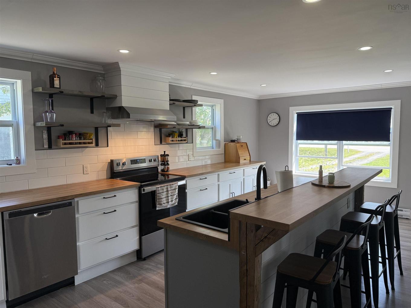 1044 Highway 335, Middle West Pubnico, NS