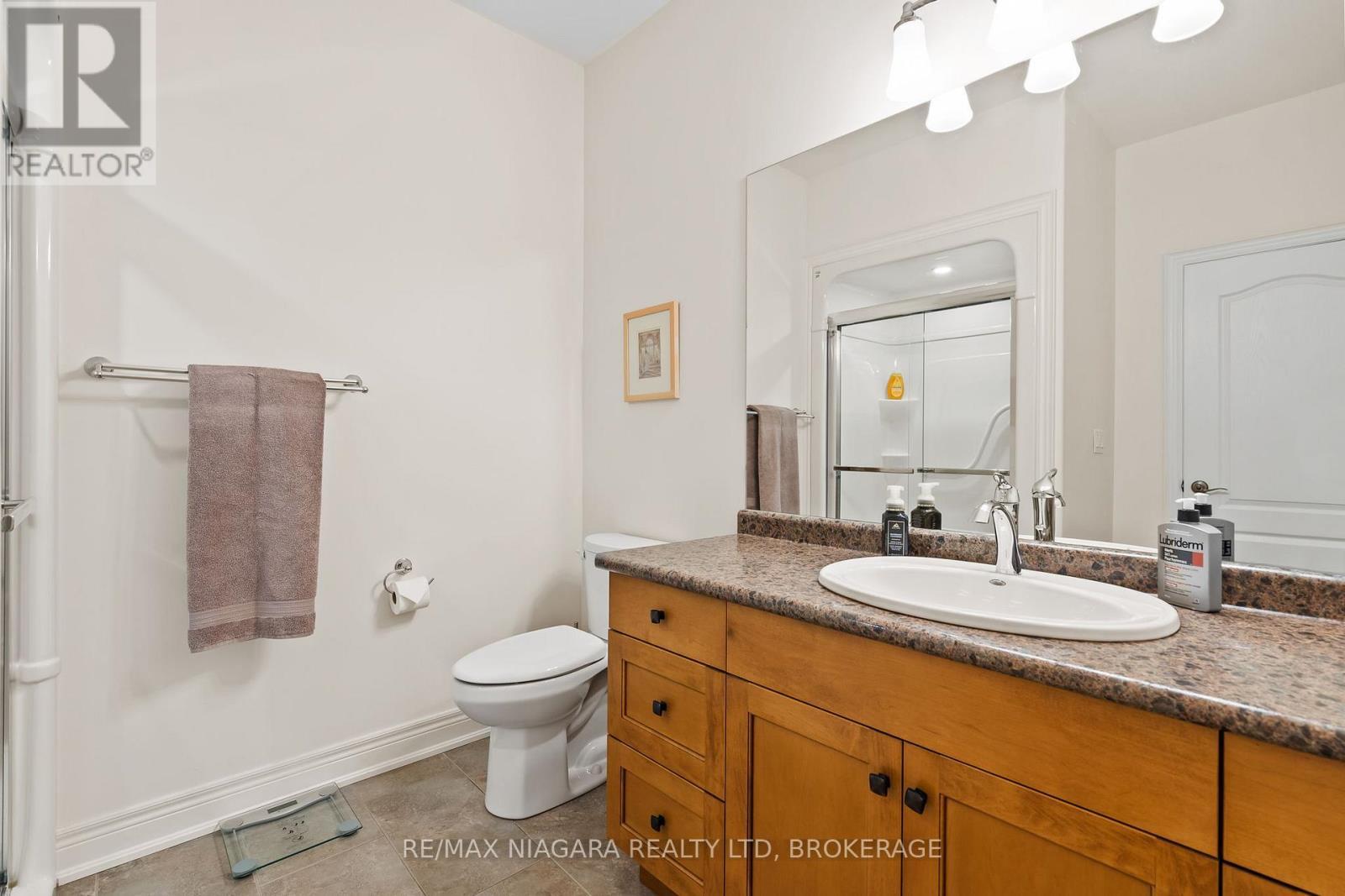 34 Blossom Common, St. Catharines (Port Weller), ON - Indoor Photo Showing Bathroom