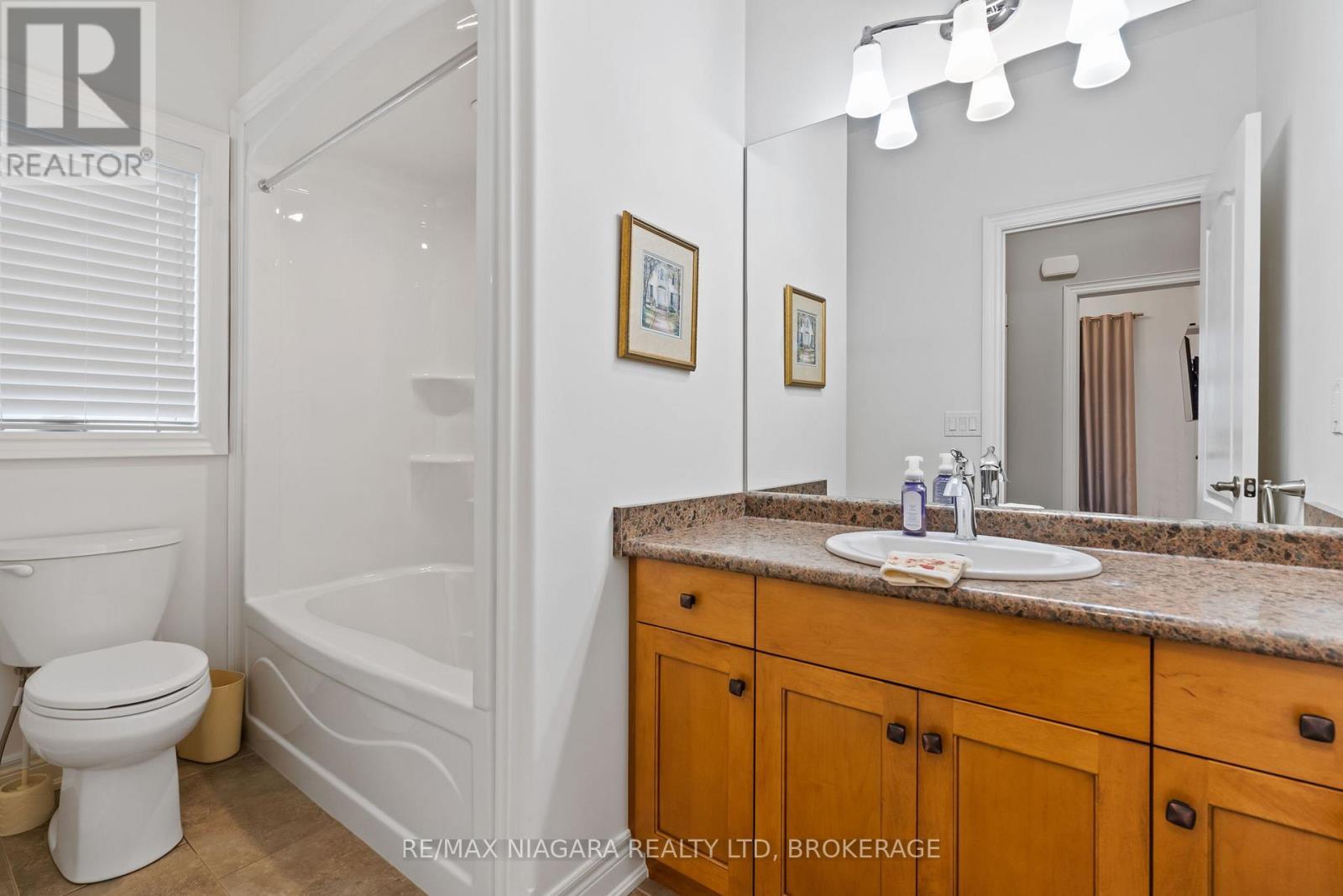 34 Blossom Common, St. Catharines (Port Weller), ON - Indoor Photo Showing Bathroom