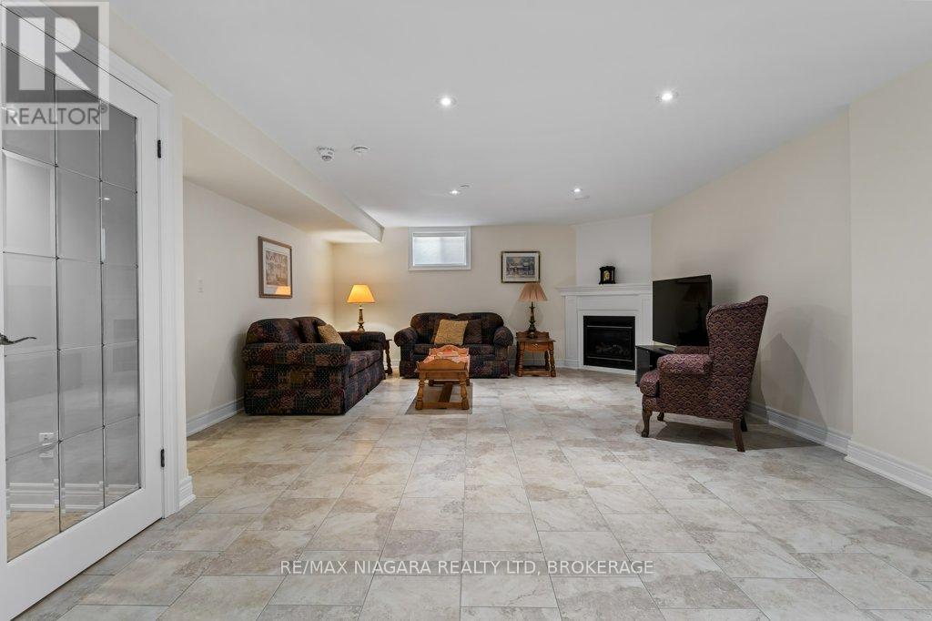 34 Blossom Common, St. Catharines (Port Weller), ON - Indoor With Fireplace