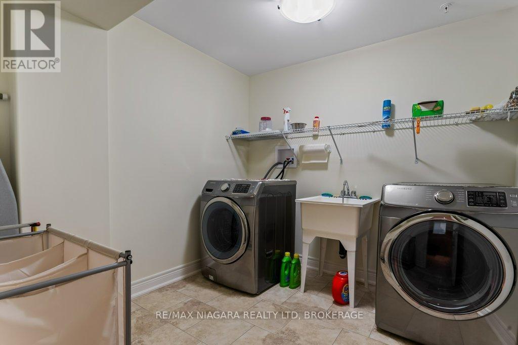 34 Blossom Common, St. Catharines (Port Weller), ON - Indoor Photo Showing Laundry Room