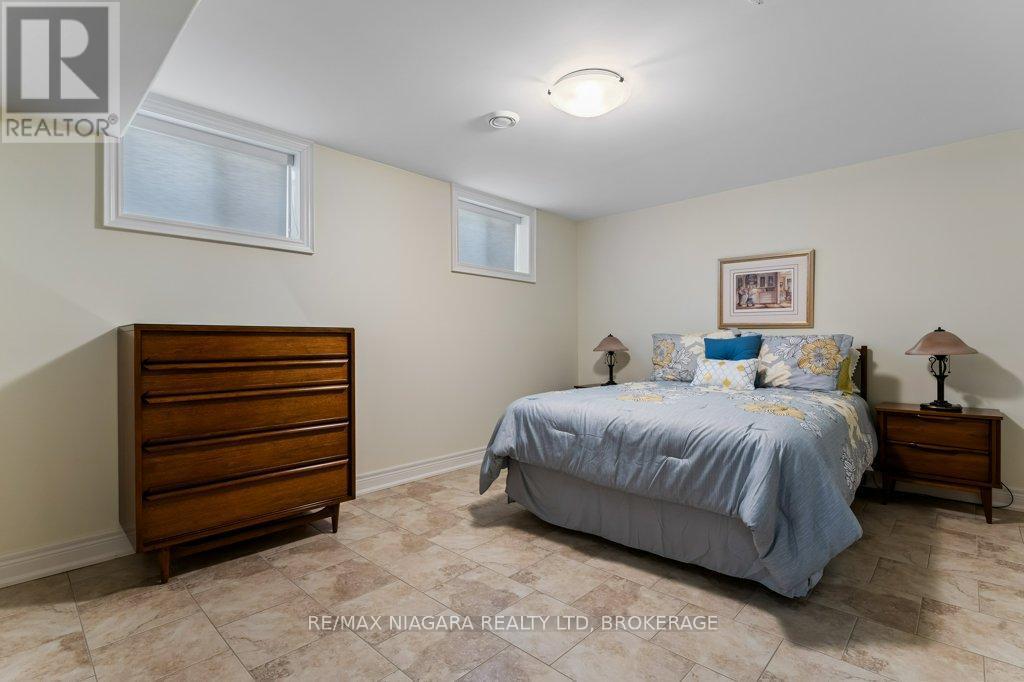 34 Blossom Common, St. Catharines (Port Weller), ON - Indoor Photo Showing Bedroom
