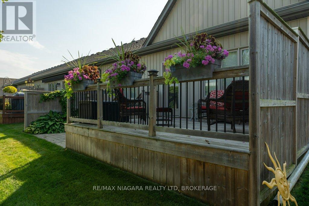 34 Blossom Common, St. Catharines (Port Weller), ON - Outdoor