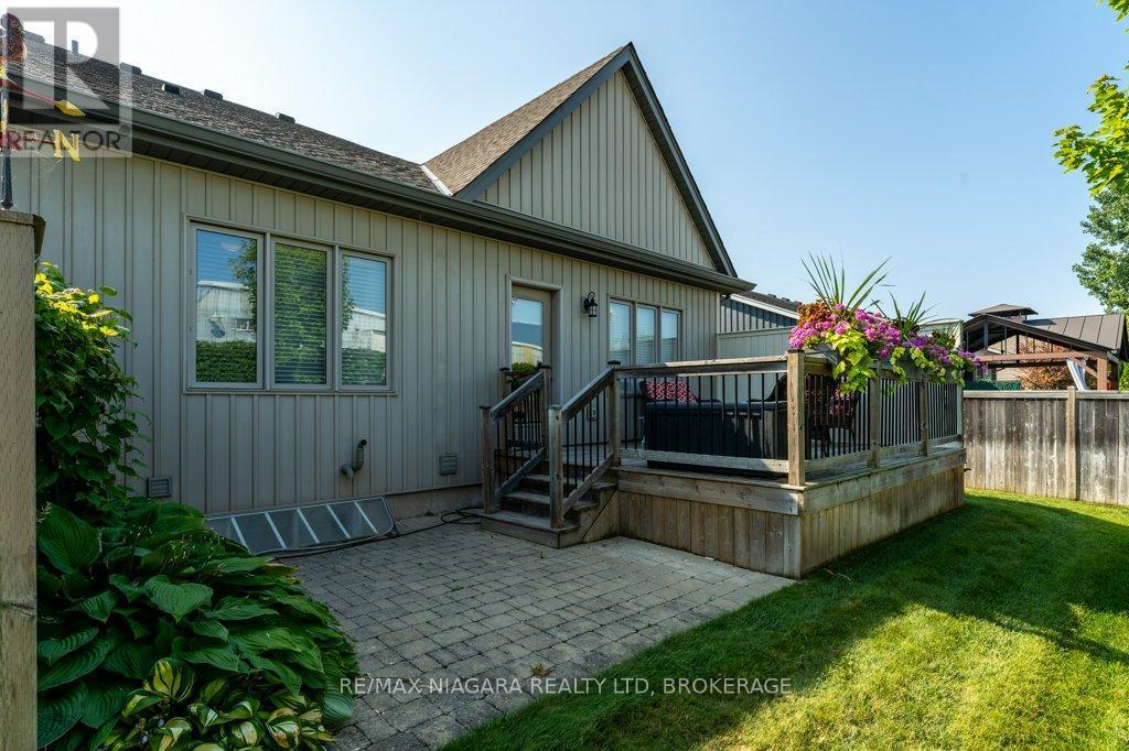 34 Blossom Common, St. Catharines (Port Weller), ON - Outdoor With Deck Patio Veranda