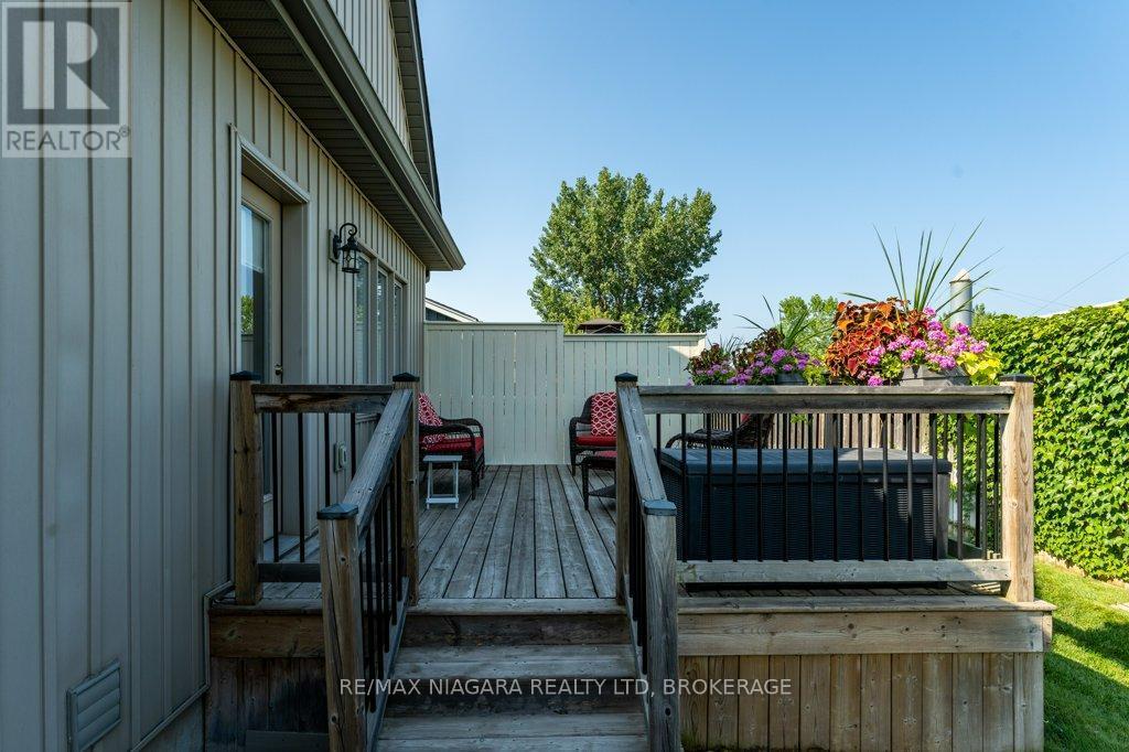 34 Blossom Common, St. Catharines (Port Weller), ON - Outdoor