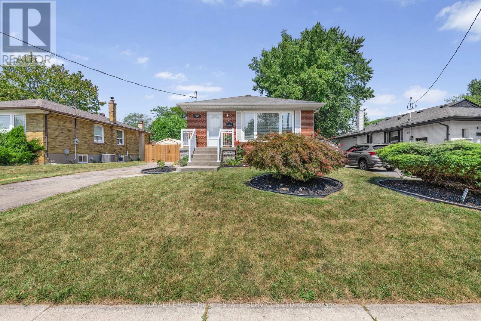 2143 Mountainside Drive, Burlington, ON - Outdoor