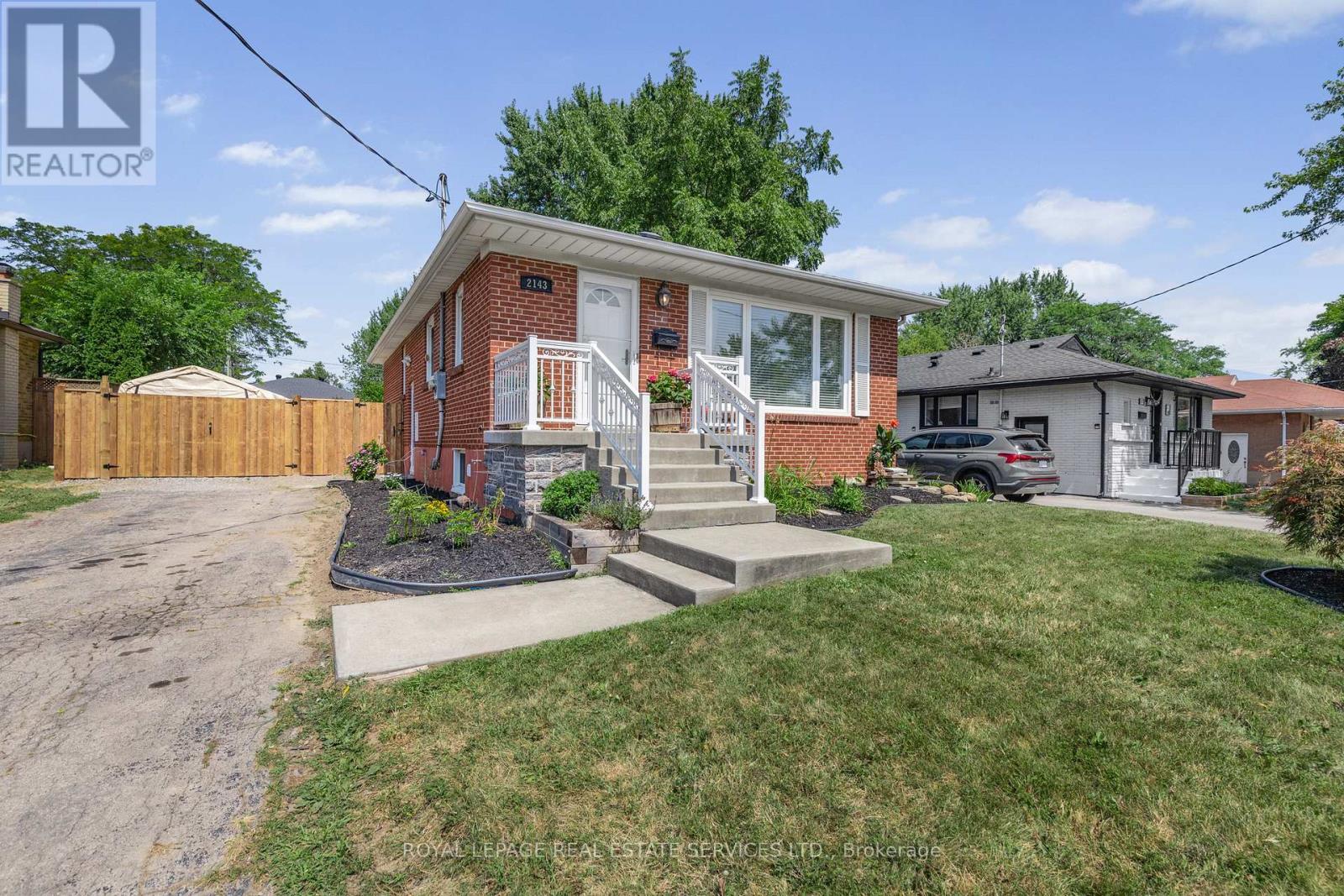 2143 Mountainside Drive, Burlington, ON - Outdoor