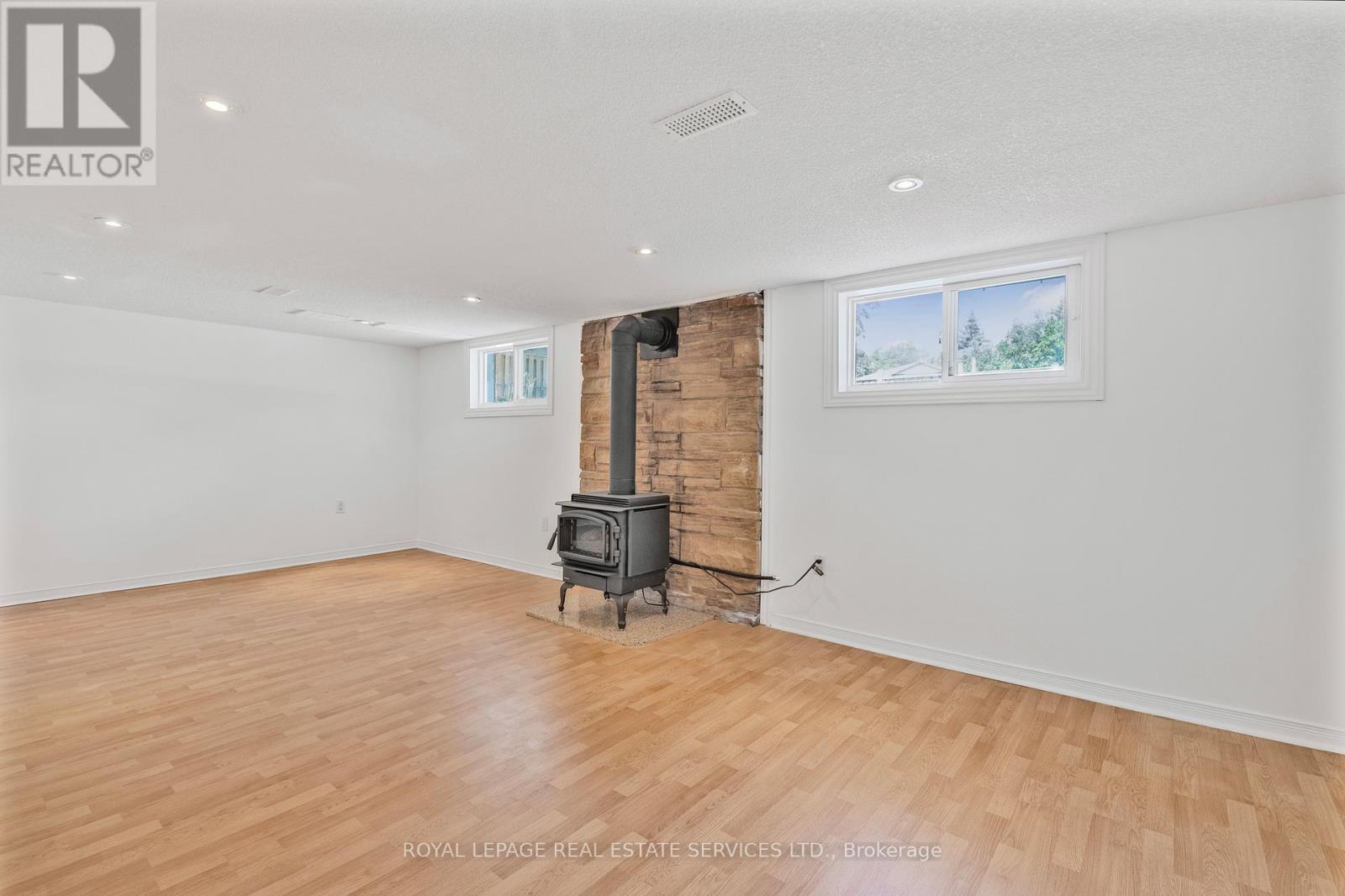 2143 Mountainside Drive, Burlington, ON - Indoor Photo Showing Other Room
