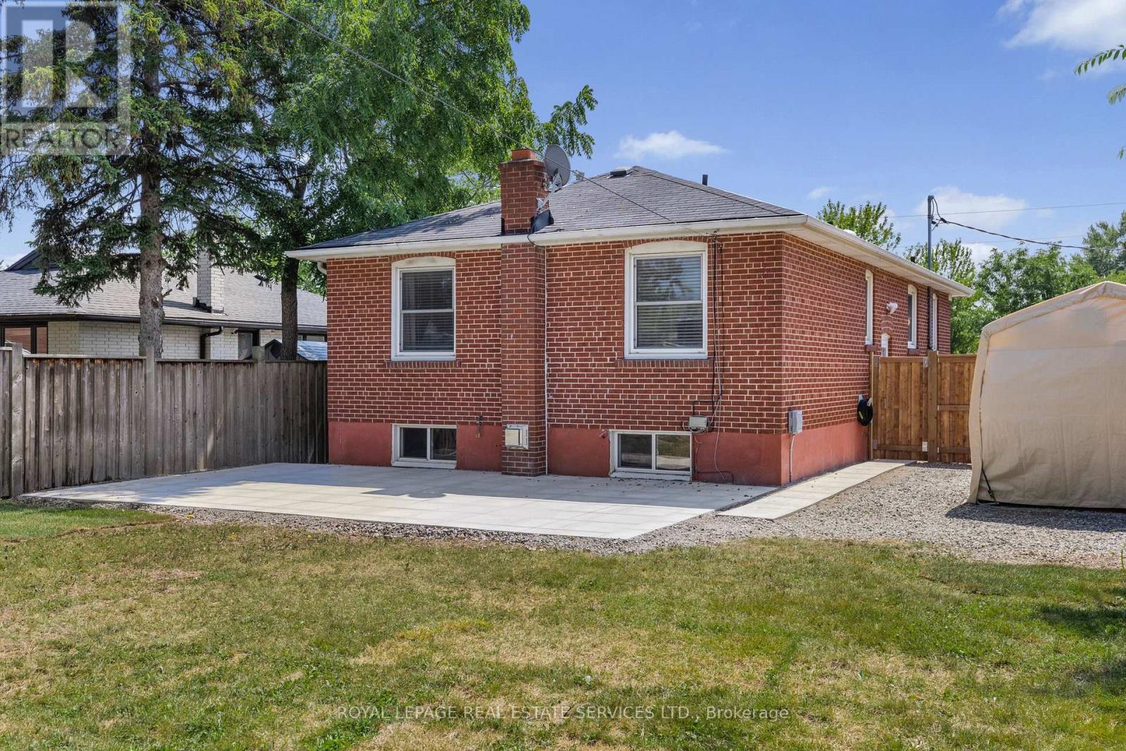 2143 Mountainside Drive, Burlington, ON - Outdoor With Exterior