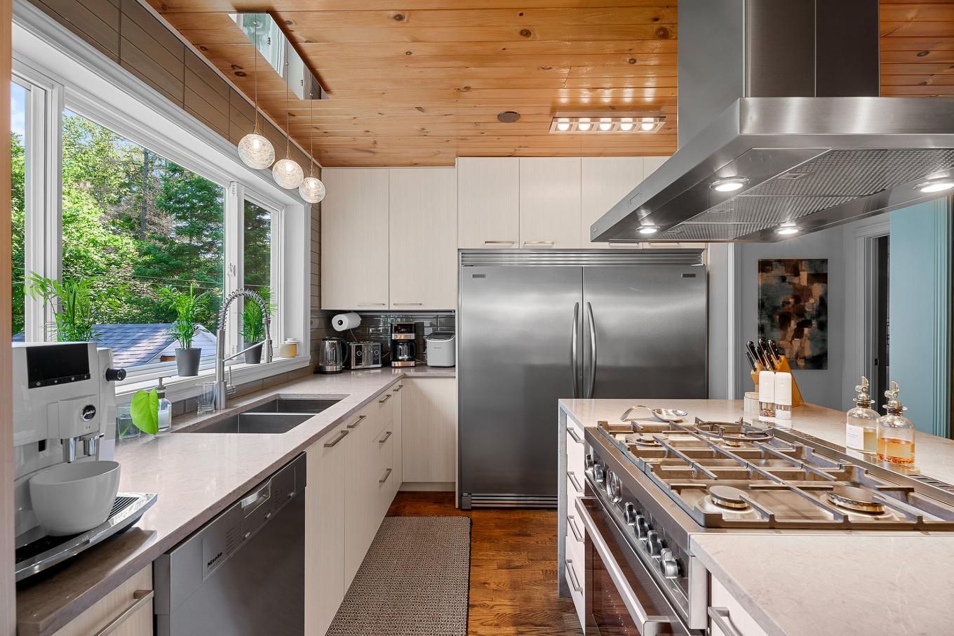 Kitchen - 1566 Rue Monette, Val-David, QC - Indoor Photo Showing Kitchen With Double Sink