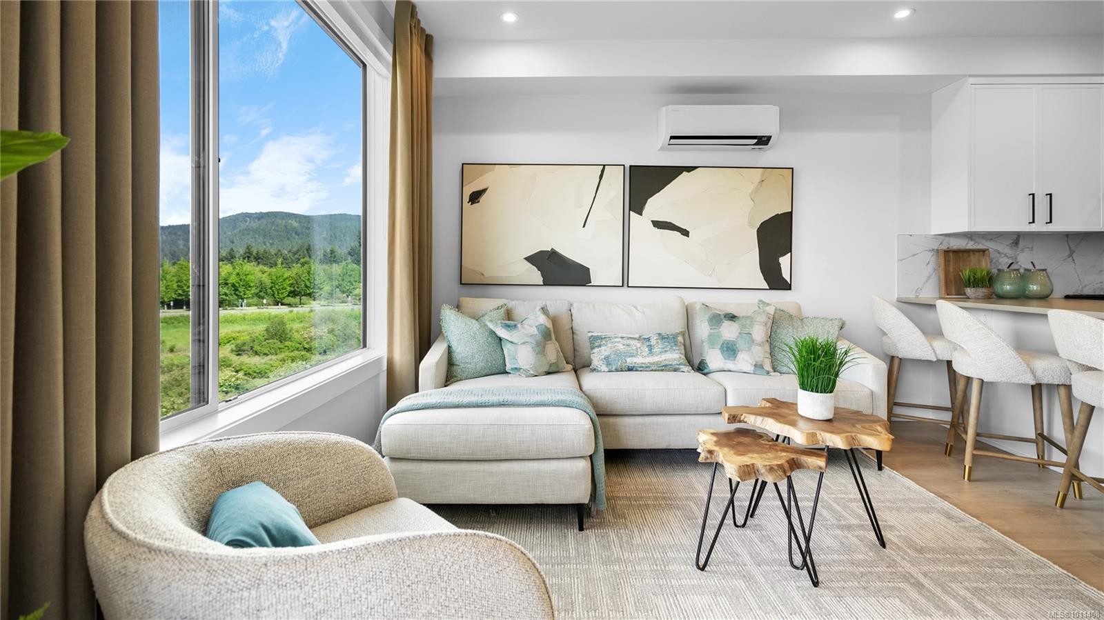 109-1371 Goldstream Ave, Langford, BC - Indoor Photo Showing Living Room
