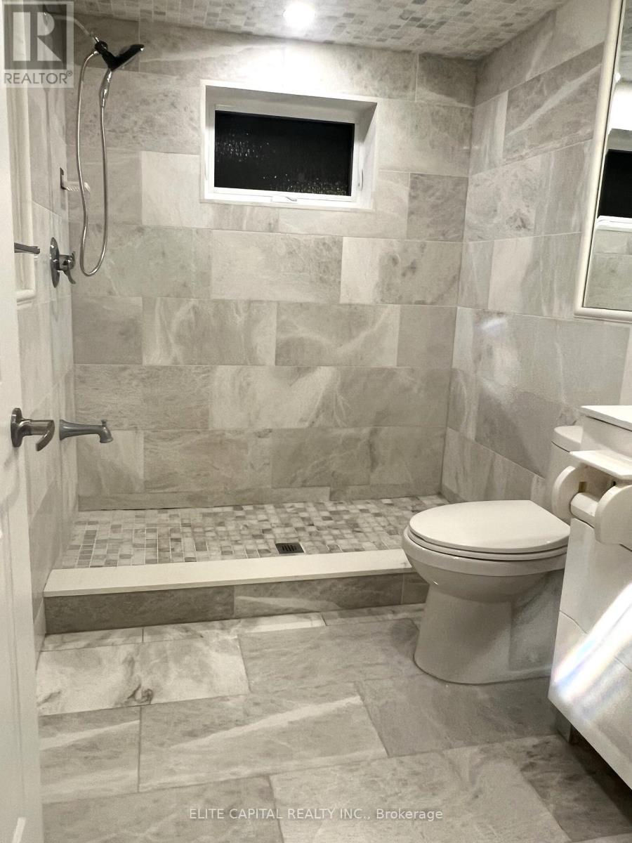 67 Hutcherson Square, Toronto, ON - Indoor Photo Showing Bathroom