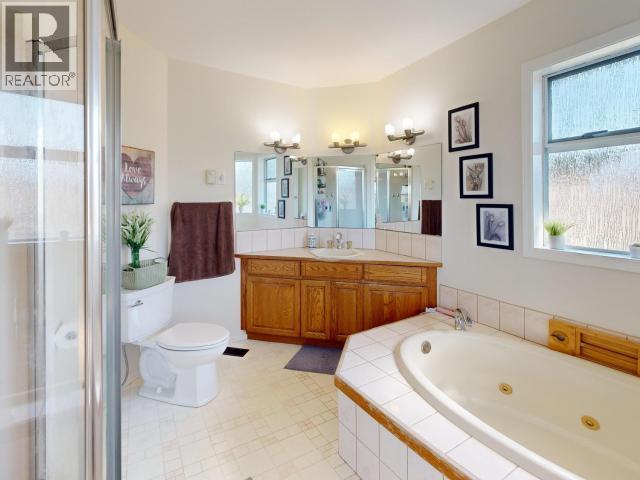 3396 Cariboo Ave, Powell River, BC - Indoor Photo Showing Bathroom