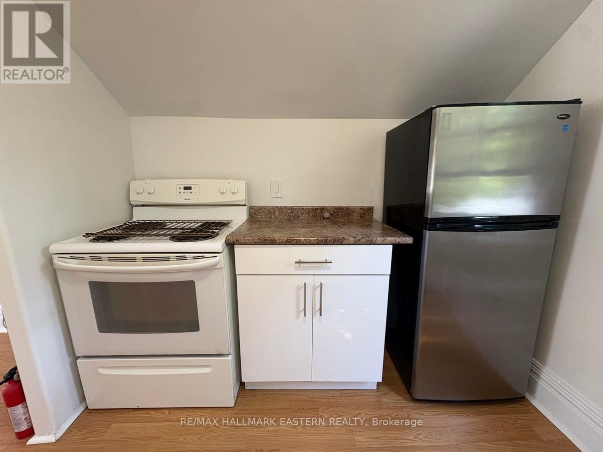 #2 - 581 Paterson Street, Peterborough Central (South), ON - Indoor Photo Showing Kitchen