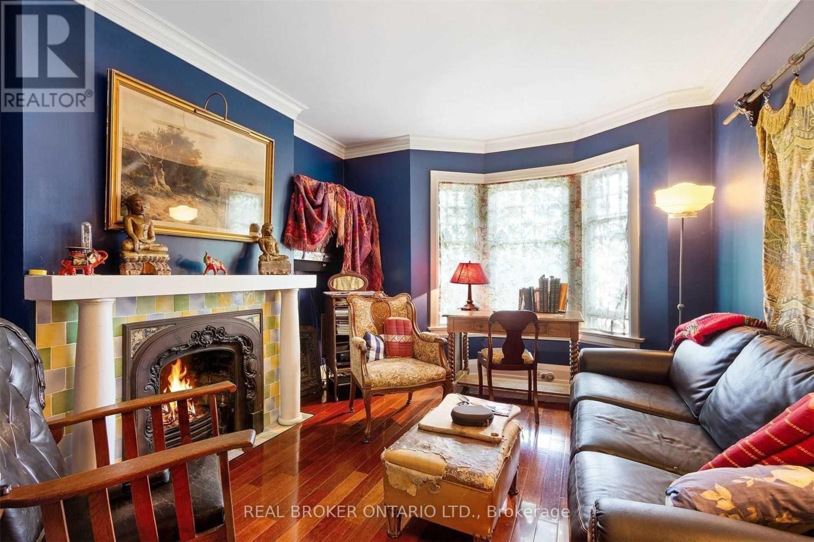 499 Palmerston Boulevard, Toronto, ON - Indoor Photo Showing Living Room With Fireplace