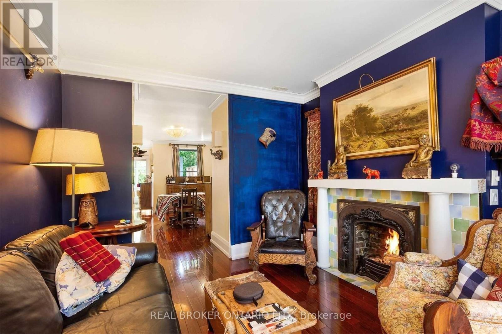 499 Palmerston Boulevard, Toronto, ON - Indoor Photo Showing Living Room With Fireplace
