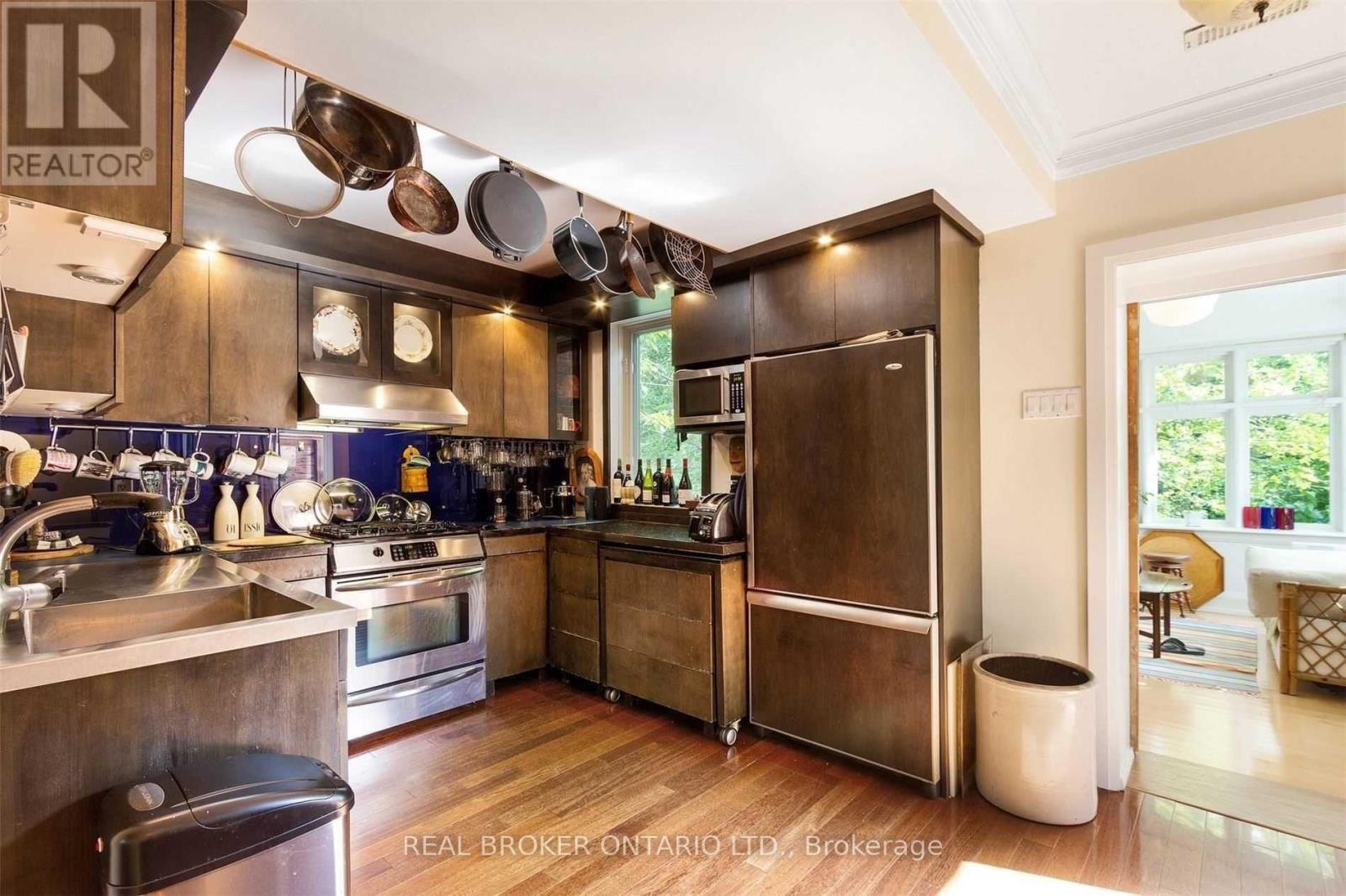 499 Palmerston Boulevard, Toronto, ON - Indoor Photo Showing Kitchen