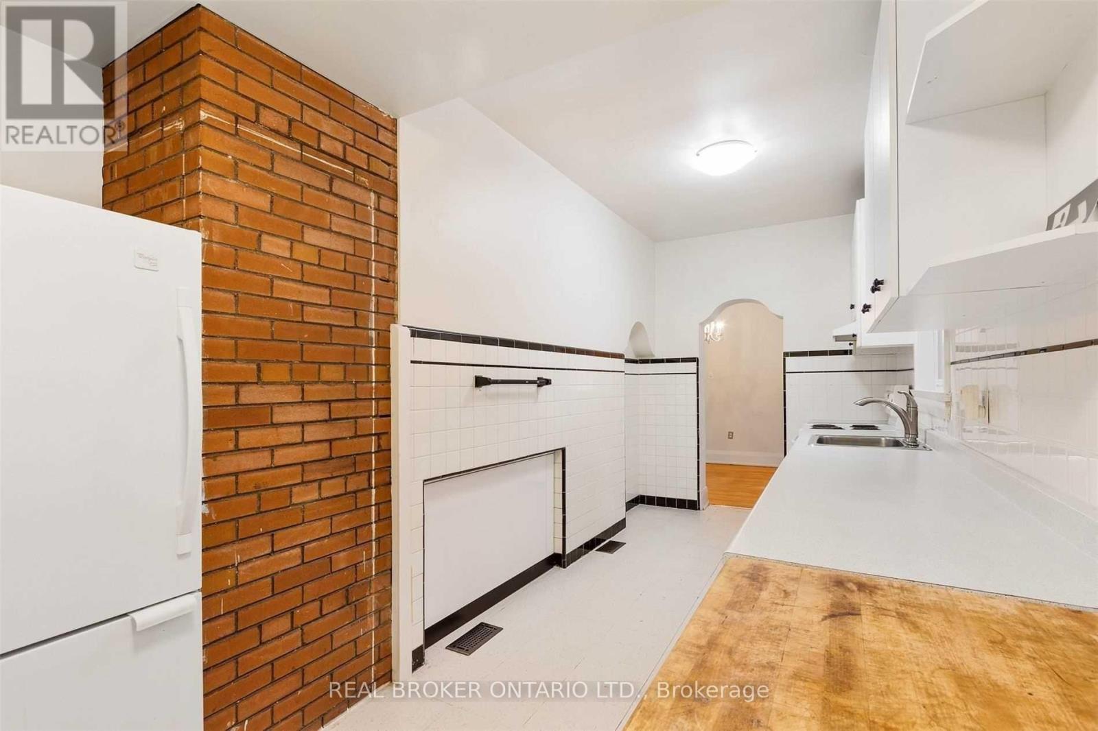 499 Palmerston Boulevard, Toronto, ON - Indoor