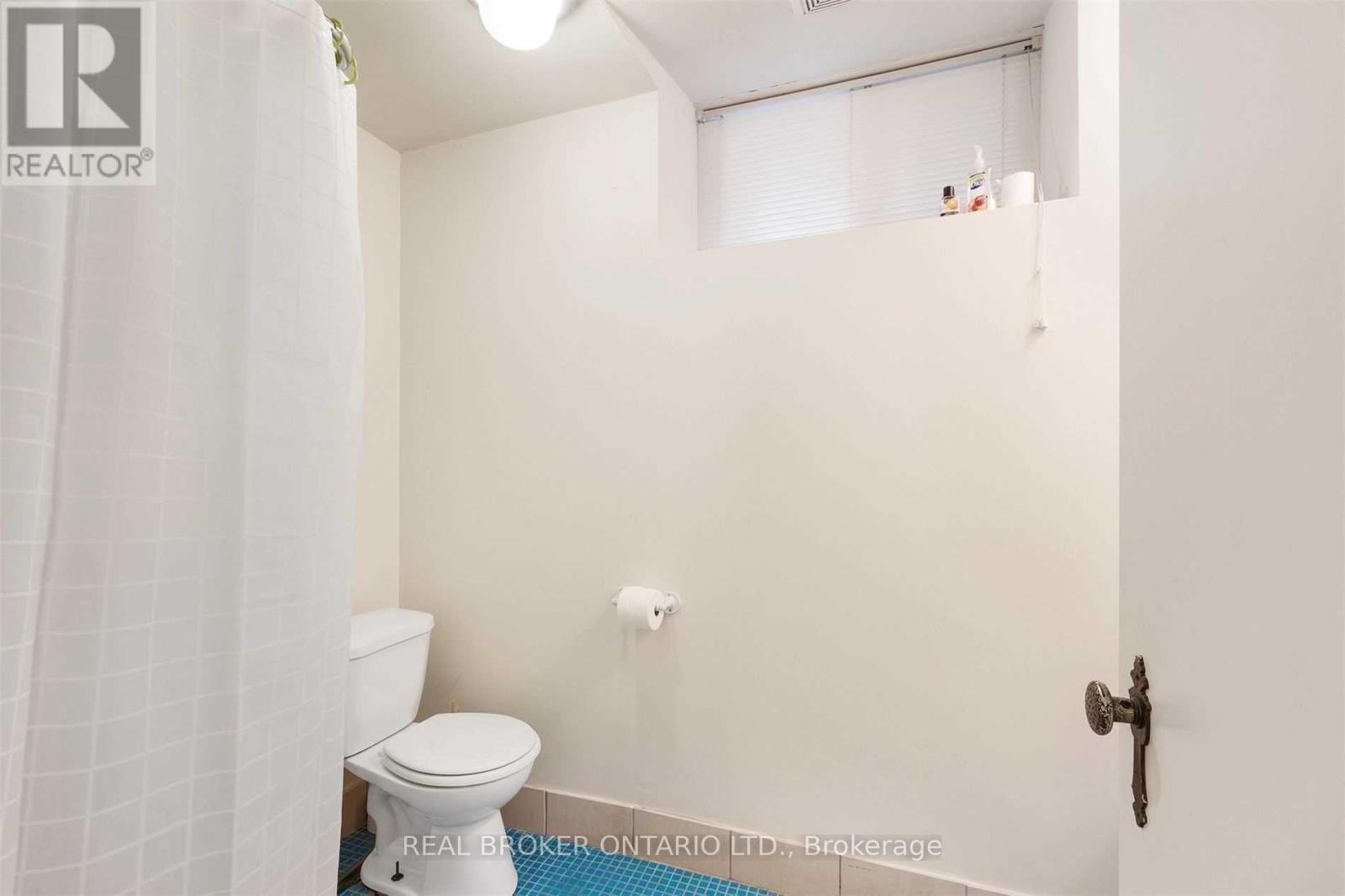 499 Palmerston Boulevard, Toronto, ON - Indoor Photo Showing Bathroom